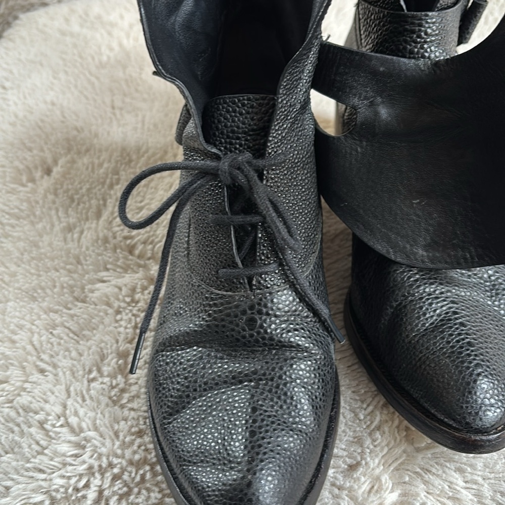 Alexander wang black leather Erin ankle boot
EU Size 38 / US size 8 - Picture 5 of 10